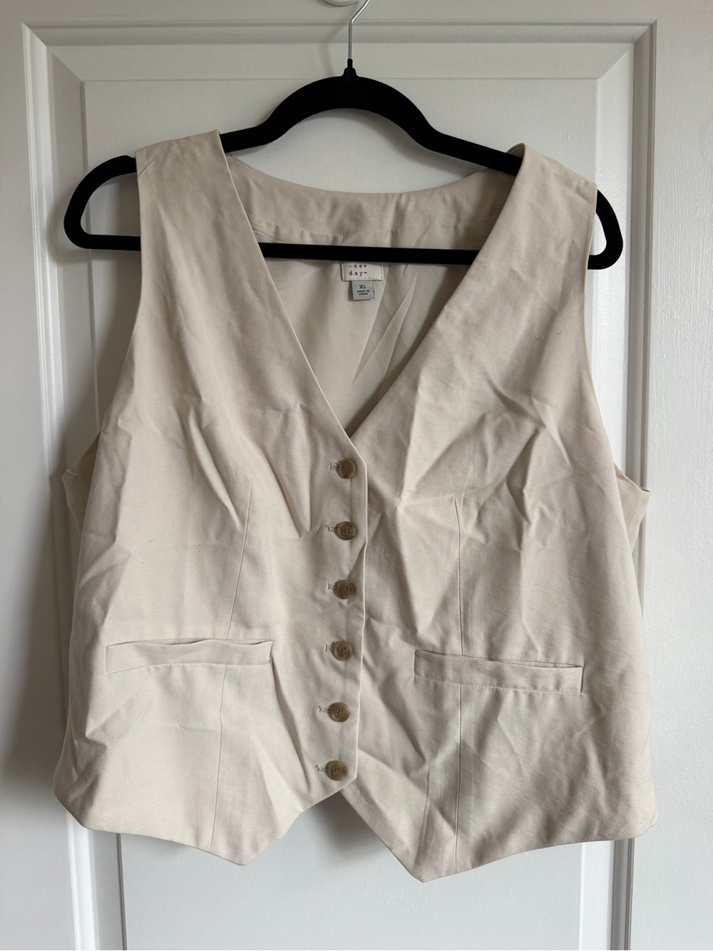 NWT Cream Button-Front Vest